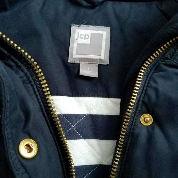 Beautiful Parka for women - Picture 3 of 5